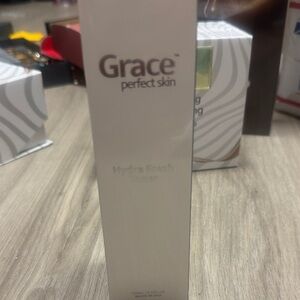 Grace Hydra Fresh Toner in White